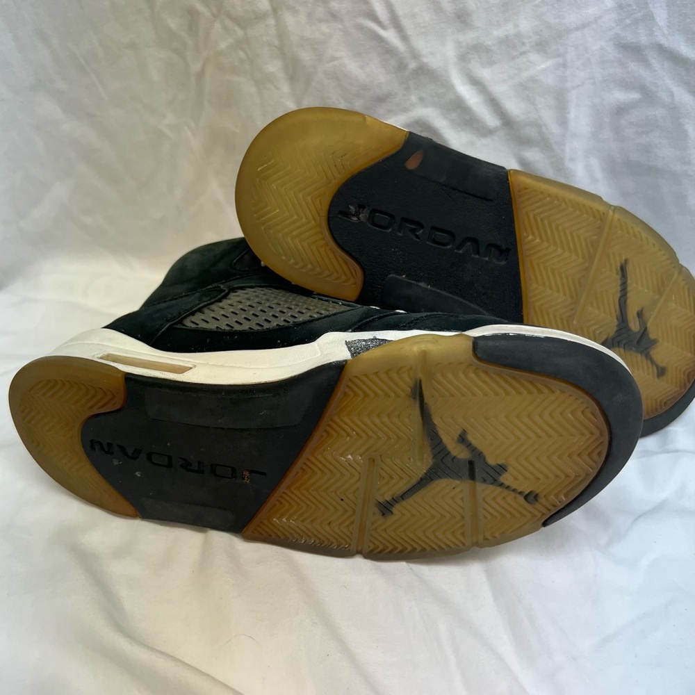 Nike Air Jordan 5 Retro Oreo tennis shoes. - Picture 10 of 11